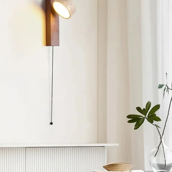 Arandela Wabi-Sabi em Travertino e Madeira com Luz LED Giratória - com interruptor de cordão Arandela Wabi-Sabi em Travertino e Madeira com Luz LED Giratória - com interruptor de cordão